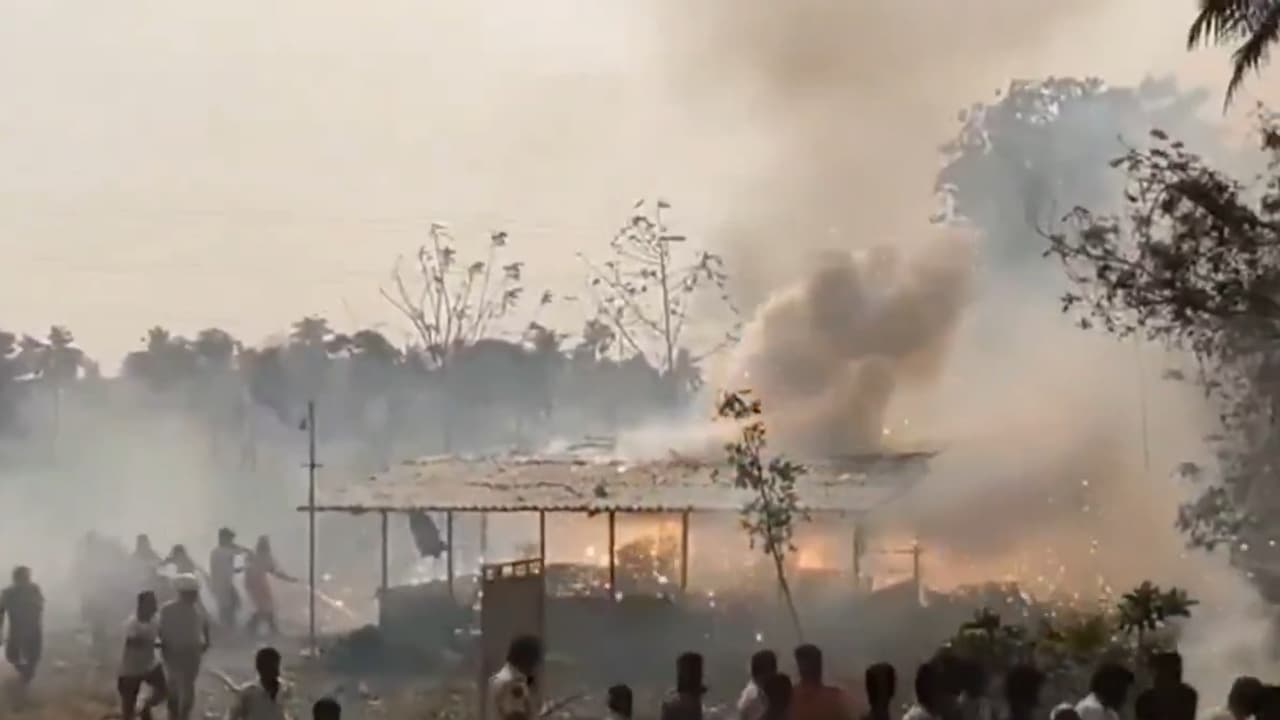 BREAKING: ಆಂಧ್ರಪ್ರದೇಶದಲ್ಲಿ ಭೀಕರ ಪಟಾಕಿ ದುರಂತ: ಸ್ಫೋಟಕ್ಕೆ 18 ಮಂದಿ ಬಲಿ, ಹಲವರ ಸ್ಥಿತಿ ಗಂಭೀರ | Kakinada Firecracker Factory Explosion Andhra Pradesh Death Update San BREAKING: ಆಂಧ್ರಪ್ರದೇಶದಲ್ಲಿ ಭೀಕರ ಪಟಾಕಿ ದುರಂತ: ಸ್ಫೋಟಕ್ಕೆ 18 ಮಂದಿ ಬಲಿ, ಹಲವರ ಸ್ಥಿತಿ ಗಂಭೀರ | Kakinada Firecracker Factory Explosion Andhra Pradesh Death Update San