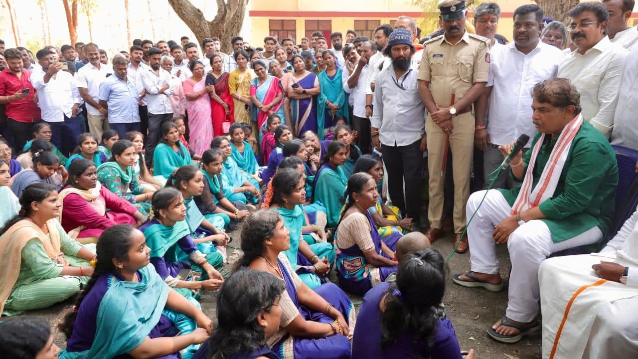 ಮೈಸೂರು ರೇಷ್ಮೆ ಕಾರ್ಖಾನೆ ಉಳಿಸಿ, ಕ್ರೀಡಾಂಗಣ ವಿರೋಧಿಸಿ ಹೋರಾಟ: ಸರ್ಕಾರಕ್ಕೆ ಮಾರ್ಚ್ 6ರ ಗಡುವು ಕೊಟ್ಟ ಆರ್. ಅಶೋಕ್! ಮೈಸೂರು ರೇಷ್ಮೆ ಕಾರ್ಖಾನೆ ಉಳಿಸಿ, ಕ್ರೀಡಾಂಗಣ ವಿರೋಧಿಸಿ ಹೋರಾಟ: ಸರ್ಕಾರಕ್ಕೆ ಮಾರ್ಚ್ 6ರ ಗಡುವು ಕೊಟ್ಟ ಆರ್. ಅಶೋಕ್!
