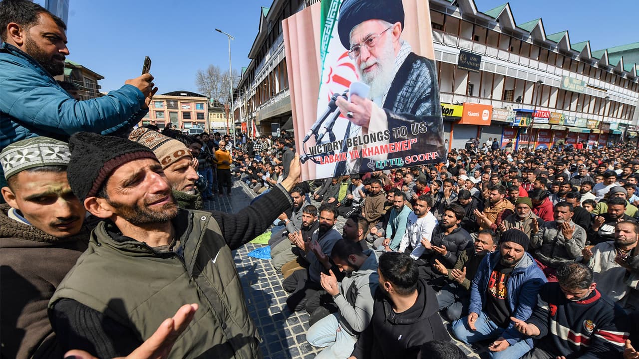 ಕನ್ನಡಿಗರ ನೆರವಿಗೆ 24*7 ಹೆಲ್ಪ್ಲೈನ್, ಕನ್ನಡಿಗರನ್ನು ಸುರಕ್ಷಿತವಾಗಿ ಕರೆತನ್ನಿ: ಕೇಂದ್ರಕ್ಕೆ ರಾಜ್ಯ ಪತ್ರ | Karnataka Activates 24×7 Emergency Centres To Help Kannadigas Stranded In Middle East Amid Iran Israel War Kvn ಕನ್ನಡಿಗರ ನೆರವಿಗೆ 24*7 ಹೆಲ್ಪ್ಲೈನ್, ಕನ್ನಡಿಗರನ್ನು ಸುರಕ್ಷಿತವಾಗಿ ಕರೆತನ್ನಿ: ಕೇಂದ್ರಕ್ಕೆ ರಾಜ್ಯ ಪತ್ರ | Karnataka Activates 24×7 Emergency Centres To Help Kannadigas Stranded In Middle East Amid Iran Israel War Kvn