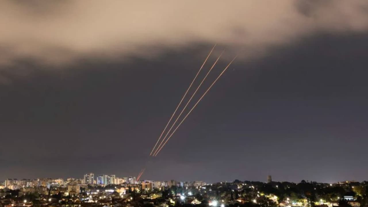 ಅಬುಧಾಬಿಯಲ್ಲಿ ಫ್ರಾನ್ಸ್ನ ನೌಕಾನೆಲೆ ಮೇಲೆ ಇರಾನ್ ಡ್ರೋನ್ ದಾಳಿ: ಒಟ್ಟಾದ ಗಲ್ಫ್ ರಾಷ್ಟ್ರಗಳು | Iran Attack Abu Dhabi French Naval Base Gulf Countries Unite Against Iranian Aggression ಅಬುಧಾಬಿಯಲ್ಲಿ ಫ್ರಾನ್ಸ್ನ ನೌಕಾನೆಲೆ ಮೇಲೆ ಇರಾನ್ ಡ್ರೋನ್ ದಾಳಿ: ಒಟ್ಟಾದ ಗಲ್ಫ್ ರಾಷ್ಟ್ರಗಳು | Iran Attack Abu Dhabi French Naval Base Gulf Countries Unite Against Iranian Aggression