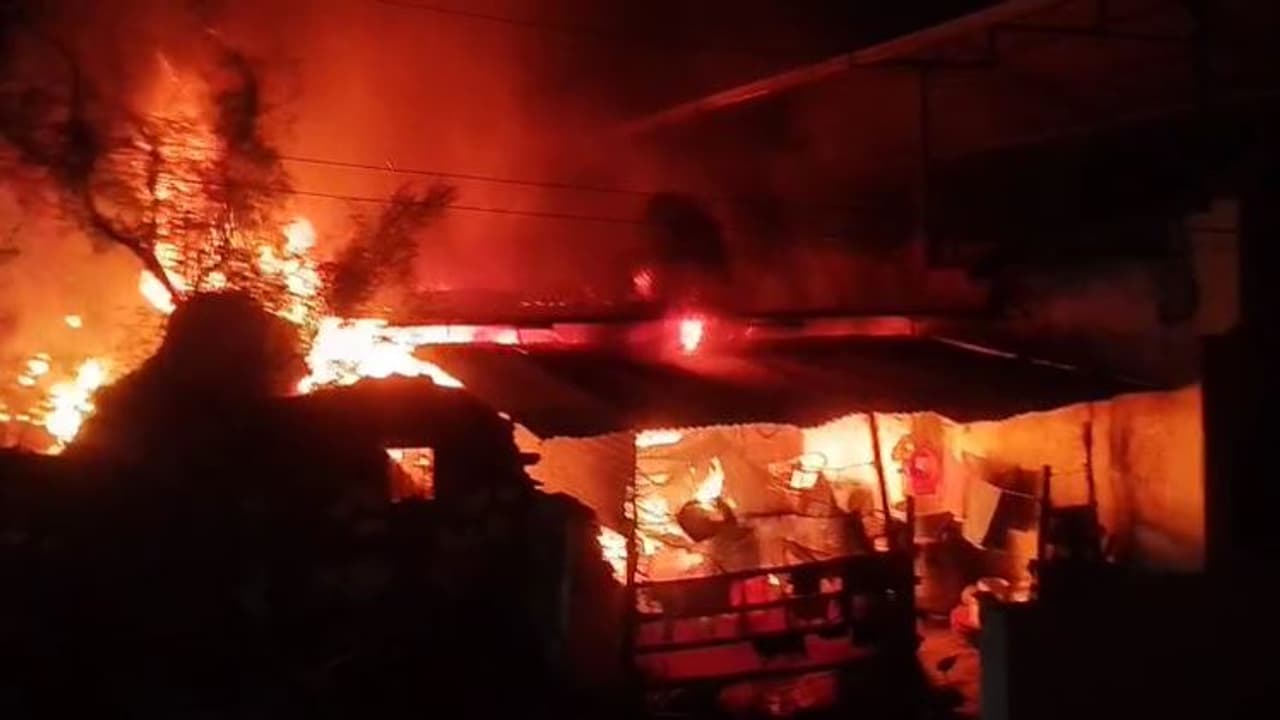 ಮಾಲೀಕ ಆಸ್ಪತ್ರೆಯಲ್ಲಿದ್ದಾಗ ಕುರಿ ಶೆಡ್ಗೆ ಬೆಂಕಿ: 30ಕ್ಕೂ ಹೆಚ್ಚು ಕುರಿಗಳು ಸಜೀವ ದಹನ | Haveri Sheep Shed Catches Fire While Owner In Hospital 30 Sheep Burnt Alive ಮಾಲೀಕ ಆಸ್ಪತ್ರೆಯಲ್ಲಿದ್ದಾಗ ಕುರಿ ಶೆಡ್ಗೆ ಬೆಂಕಿ: 30ಕ್ಕೂ ಹೆಚ್ಚು ಕುರಿಗಳು ಸಜೀವ ದಹನ | Haveri Sheep Shed Catches Fire While Owner In Hospital 30 Sheep Burnt Alive