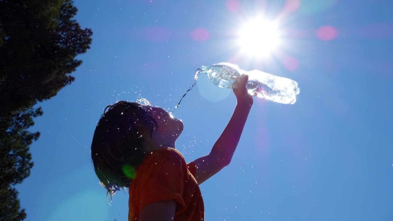 ಬೆಂಗಳೂರಿನ UV ವಿಕಿರಣ 'Extreme 13' ಮಟ್ಟಕ್ಕೆ, ಇದರಿಂದ ಆಗೋ ಸಮಸ್ಯೆಯೇನು? ಬೆಂಗಳೂರಿನ UV ವಿಕಿರಣ 'Extreme 13' ಮಟ್ಟಕ್ಕೆ, ಇದರಿಂದ ಆಗೋ ಸಮಸ್ಯೆಯೇನು?