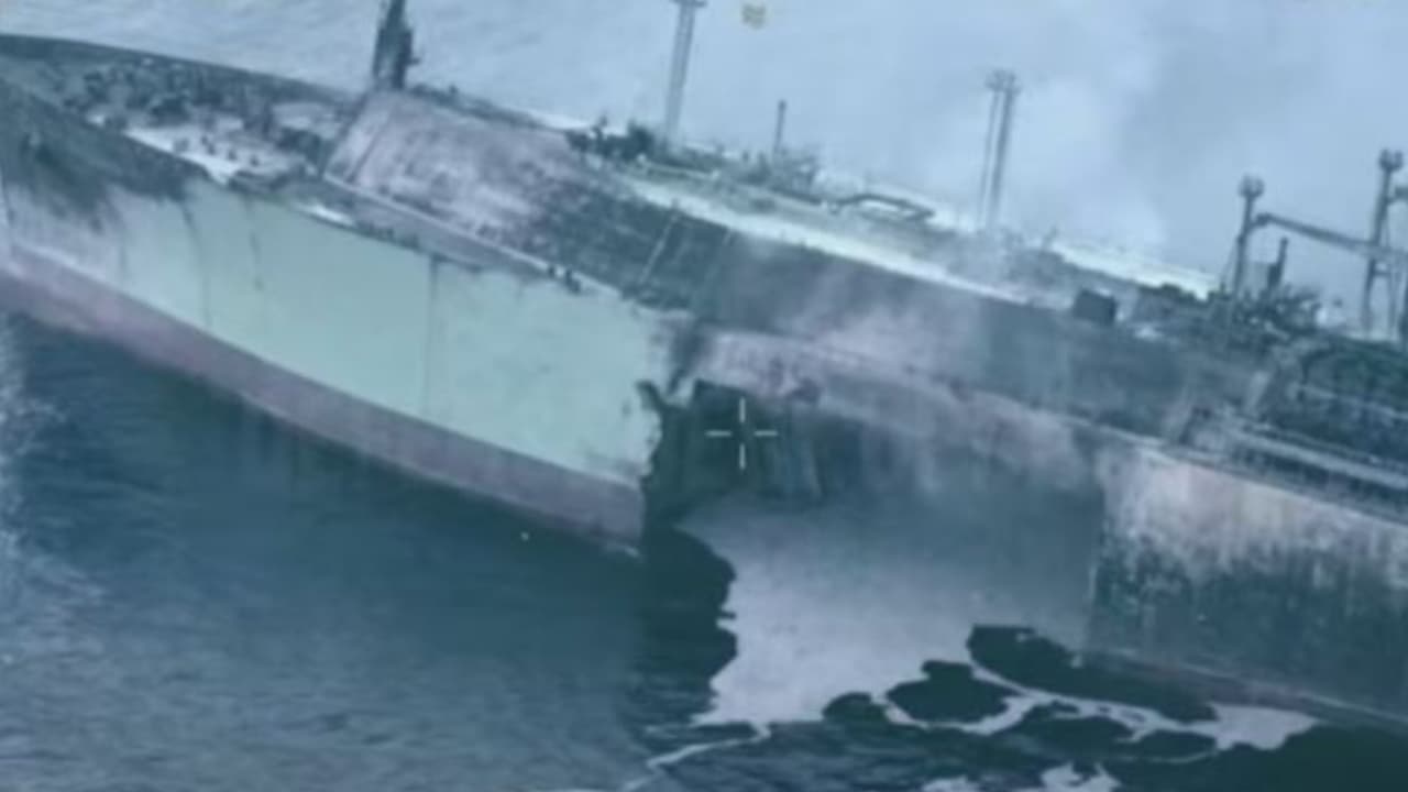 Submarine Strike ಭಾರತದಿಂದ ಮರಳುತ್ತಿದ್ದ ಇರಾನ್ ನೌಕೆ ಮೇಲೆ ಅಮೆರಿಕ ದಾಳಿ, 87 ಮಂದಿ ಸಾವು | Us Submarine Torpedoes Iranian Warship Off Sri Lanka Coast 87 Sailors Confirmed Dead Submarine Strike ಭಾರತದಿಂದ ಮರಳುತ್ತಿದ್ದ ಇರಾನ್ ನೌಕೆ ಮೇಲೆ ಅಮೆರಿಕ ದಾಳಿ, 87 ಮಂದಿ ಸಾವು | Us Submarine Torpedoes Iranian Warship Off Sri Lanka Coast 87 Sailors Confirmed Dead