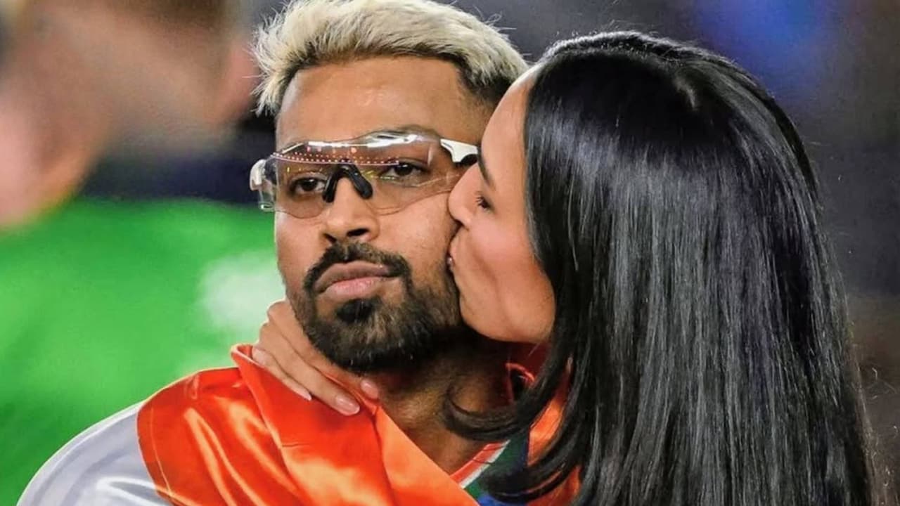 ವರ್ಲ್ಡ್ ಕಪ್ ಗೆದ್ದಾಗ ಹಾರ್ದಿಕ್ ಪಾಂಡ್ಯ ಕೈ ಹಿಡಿದು ಕುಣಿದ ಮಹಿಕಾ ಶರ್ಮಾ ಯಾರು? ವಯಸ್ಸಿನ ಅಂತರವೆಷ್ಟು? | Who Is Mahieka Sharma Hardik Pandya S New Girlfriend After T20 World Cup Sat ವರ್ಲ್ಡ್ ಕಪ್ ಗೆದ್ದಾಗ ಹಾರ್ದಿಕ್ ಪಾಂಡ್ಯ ಕೈ ಹಿಡಿದು ಕುಣಿದ ಮಹಿಕಾ ಶರ್ಮಾ ಯಾರು? ವಯಸ್ಸಿನ ಅಂತರವೆಷ್ಟು? | Who Is Mahieka Sharma Hardik Pandya S New Girlfriend After T20 World Cup Sat