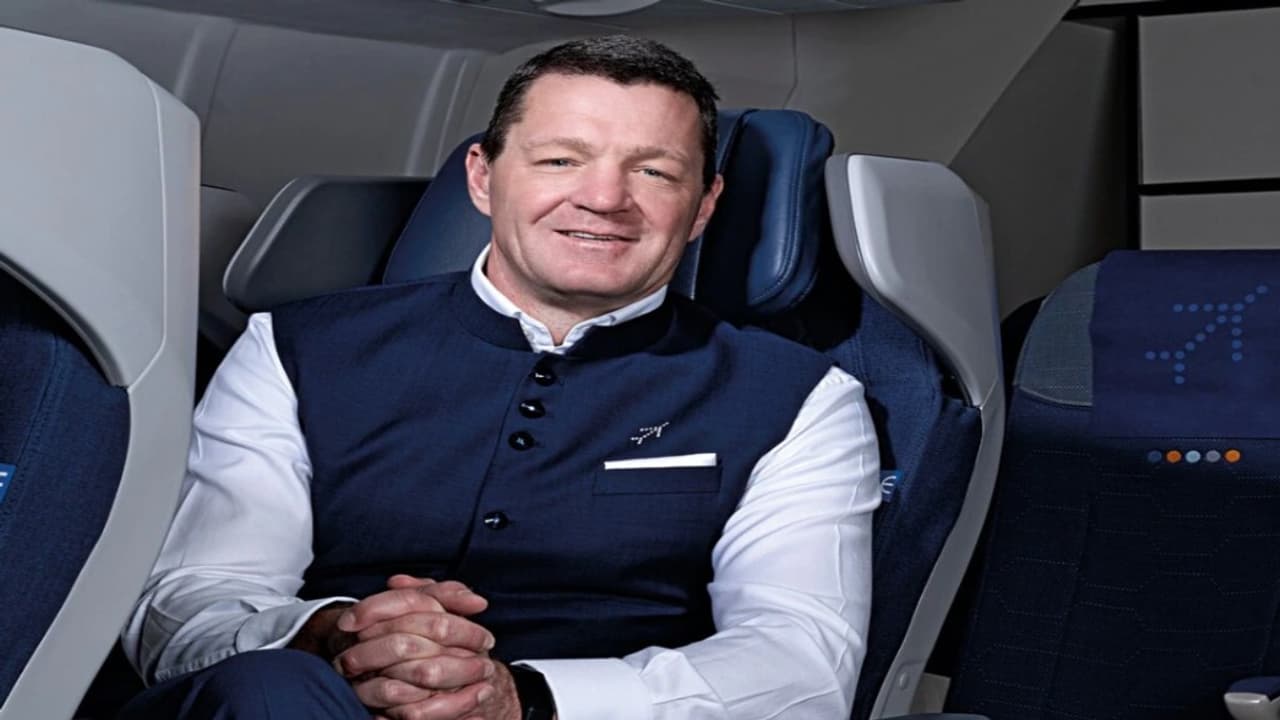 இண்டிகோ சிஇஓ பீட்டர் எல்பர்ஸ் திடீர் பதவி விலகல்.. 3 லட்சம் பயணிகள் தவிப்பு.. ரூ.2000 கோடி இழப்பு!