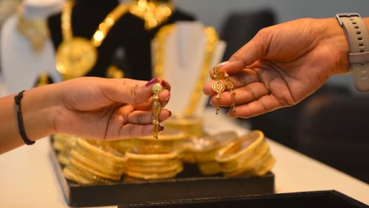 Gold loan auction regulation ಚಿನ್ನದ ಸಾಲ ಪಡೆದಿದ್ದೀರಾ? ನಿಮಗಾಗಿ ವಿಧಾನಪರಿಷತ್ತಿನಲ್ಲಿ ಹೊಸ ವಿಧೇಯಕ ಮಂಡನೆ | Karnataka New Bill Tabled In Legislative Council For Gold Loan Borrowers Rav Gold loan auction regulation ಚಿನ್ನದ ಸಾಲ ಪಡೆದಿದ್ದೀರಾ? ನಿಮಗಾಗಿ ವಿಧಾನಪರಿಷತ್ತಿನಲ್ಲಿ ಹೊಸ ವಿಧೇಯಕ ಮಂಡನೆ | Karnataka New Bill Tabled In Legislative Council For Gold Loan Borrowers Rav