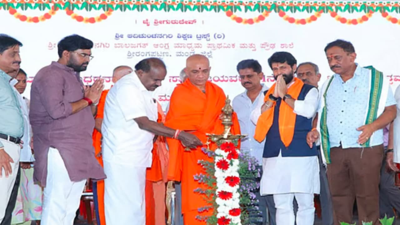 ‘ಚುಂಚುಶ್ರೀ ಎಲ್ಲೆಲ್ಲೋ ದಾರಿ ತಪ್ಪುತ್ತಿದ್ದಾರೆ…’ ವಿವಾದ ಸೃಷ್ಟಿಸಿದ ಶಾಸಕ ರಮೇಶ್ ಬಂಡಿಸಿದ್ದೇಗೌಡ | Hdk Expresses Disappointment Over Mla Ramesh Bandisiddegowda S Statement Abouut Chunchushree Rav ‘ಚುಂಚುಶ್ರೀ ಎಲ್ಲೆಲ್ಲೋ ದಾರಿ ತಪ್ಪುತ್ತಿದ್ದಾರೆ…’ ವಿವಾದ ಸೃಷ್ಟಿಸಿದ ಶಾಸಕ ರಮೇಶ್ ಬಂಡಿಸಿದ್ದೇಗೌಡ | Hdk Expresses Disappointment Over Mla Ramesh Bandisiddegowda S Statement Abouut Chunchushree Rav