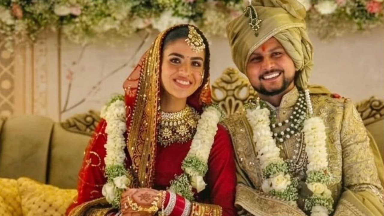 ದಾಂಪತ್ಯ ಜೀವನಕ್ಕೆ ಕಾಲಿಟ್ಟ ಕುಲ್ದೀಪ್ ಯಾದವ್: ಮದುವೆ ಆಲ್ಭಂ 10 ಬ್ಯೂಟಿಫುಲ್ ಫೋಟೋಗಳು ಔಟ್ | Kuldeep Yadav Ties Knot With Vanshika Chaddha Wedding Photo Album ದಾಂಪತ್ಯ ಜೀವನಕ್ಕೆ ಕಾಲಿಟ್ಟ ಕುಲ್ದೀಪ್ ಯಾದವ್: ಮದುವೆ ಆಲ್ಭಂ 10 ಬ್ಯೂಟಿಫುಲ್ ಫೋಟೋಗಳು ಔಟ್ | Kuldeep Yadav Ties Knot With Vanshika Chaddha Wedding Photo Album