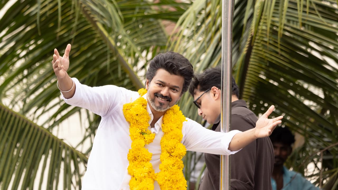 ಸೀಟಿ ಹಿಡಿದು ಚುನಾವಣಾ ಕಣಕ್ಕೆ ಬಂದ 'ದಳಪತಿ' ವಿಜಯ್ ಹೆಸರಲ್ಲಿದೆ ಕೋಟಿ ಕೋಟಿ ಆಸ್ತಿ ಸೀಟಿ ಹಿಡಿದು ಚುನಾವಣಾ ಕಣಕ್ಕೆ ಬಂದ 'ದಳಪತಿ' ವಿಜಯ್ ಹೆಸರಲ್ಲಿದೆ ಕೋಟಿ ಕೋಟಿ ಆಸ್ತಿ