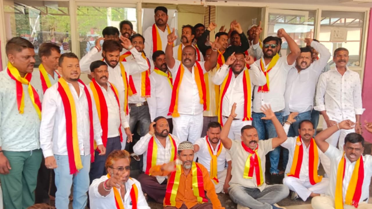 ಕನ್ನಡಪ್ರಭ ಬಿಗ್ ಇಂಪ್ಯಾಕ್ಟ್: ರೈಲ್ವೆ ಬಡ್ತಿ ಪರೀಕ್ಷೆ ರದ್ದು; ಕನ್ನಡಿಗರ ಹೋರಾಟಕ್ಕೆ ಮಣಿದ ಅಧಿಕಾರಿಗಳು! | Kannada Prabha Big Impact Southern Railway Promotion Exam Cancelled After Protests By Kannadigas ಕನ್ನಡಪ್ರಭ ಬಿಗ್ ಇಂಪ್ಯಾಕ್ಟ್: ರೈಲ್ವೆ ಬಡ್ತಿ ಪರೀಕ್ಷೆ ರದ್ದು; ಕನ್ನಡಿಗರ ಹೋರಾಟಕ್ಕೆ ಮಣಿದ ಅಧಿಕಾರಿಗಳು! | Kannada Prabha Big Impact Southern Railway Promotion Exam Cancelled After Protests By Kannadigas