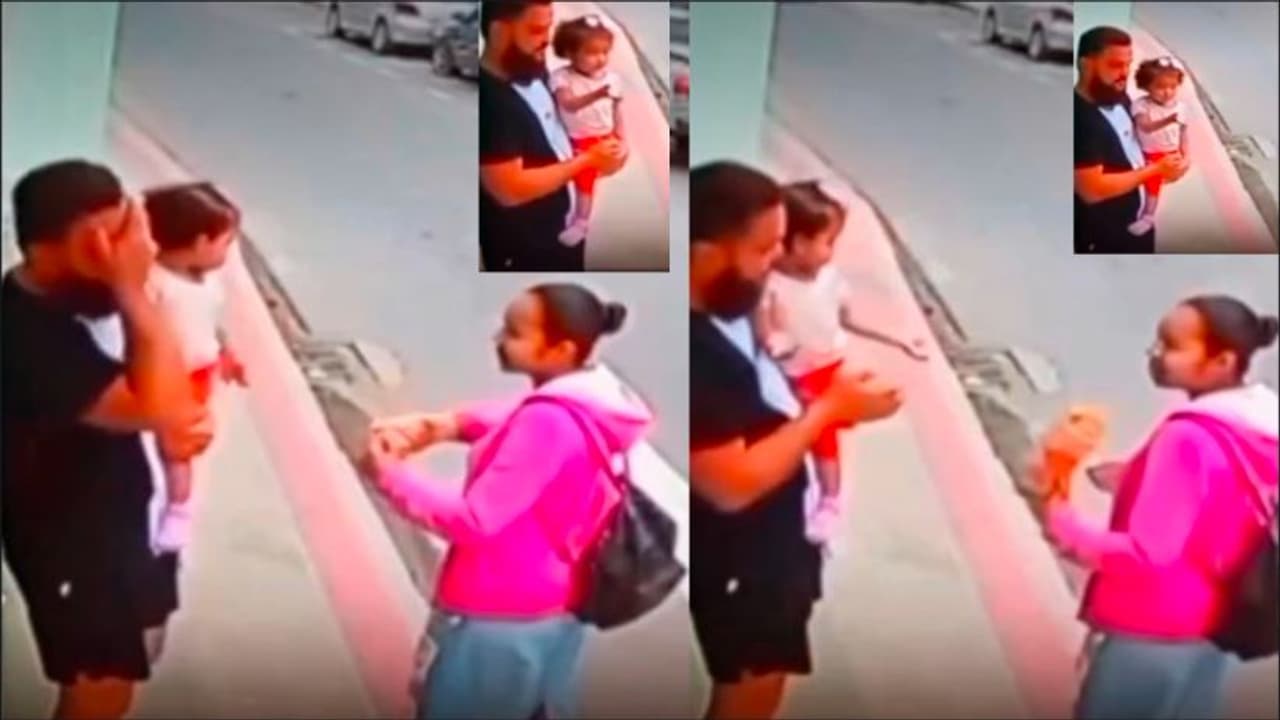 why kids like strangers food : ಮನೆಯಲ್ಲಿ ಹಲವು ವೆರೈಟಿ ತಿನಿಸುಗಳಿದ್ದರೂ ಮಕ್ಕಳಿಗೇಕೆ ಪಕ್ಕದ್ಮನೆ ಊಟನೇ ಇಷ್ಟ | Netizens Asks Why Kids Like Strangers Food After Video Of Kid Asking Food With Stranger Goes Viral why kids like strangers food : ಮನೆಯಲ್ಲಿ ಹಲವು ವೆರೈಟಿ ತಿನಿಸುಗಳಿದ್ದರೂ ಮಕ್ಕಳಿಗೇಕೆ ಪಕ್ಕದ್ಮನೆ ಊಟನೇ ಇಷ್ಟ | Netizens Asks Why Kids Like Strangers Food After Video Of Kid Asking Food With Stranger Goes Viral