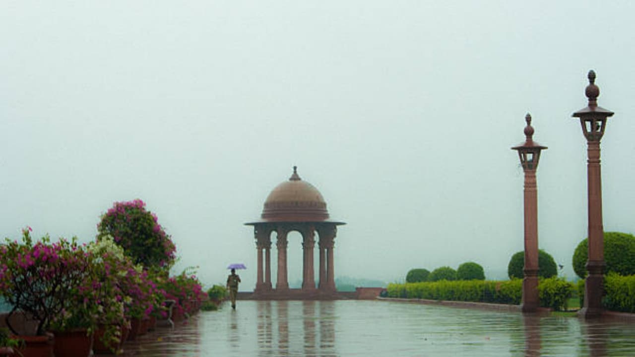 Delhi Weather LATEST Update: After Storm Chaos, Delhi Sees Partly Cloudy Skies and Mild Temperature Rise