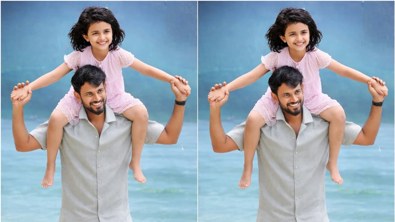 ಕಿಕ್ ಶುರು.. 3ನೇ ದಿನ ಡಾರ್ಲಿಂಗ್ ಕೃಷ್ಣ ‘ಲವ್ ಮಾಕ್ಟೇಲ್ 3’ ಮ್ಯಾಜಿಕ್: ವೀಕೆಂಡ್ನಲ್ಲಿ ಬಂತು ಕೋಟಿ ಕೋಟಿ ಹಣ! | Darling Krishna Creates Magic On Day 3 In Box Office Bliss For Love Mocktail 3 As Weekend Collections Soar ಕಿಕ್ ಶುರು.. 3ನೇ ದಿನ ಡಾರ್ಲಿಂಗ್ ಕೃಷ್ಣ ‘ಲವ್ ಮಾಕ್ಟೇಲ್ 3’ ಮ್ಯಾಜಿಕ್: ವೀಕೆಂಡ್ನಲ್ಲಿ ಬಂತು ಕೋಟಿ ಕೋಟಿ ಹಣ! | Darling Krishna Creates Magic On Day 3 In Box Office Bliss For Love Mocktail 3 As Weekend Collections Soar