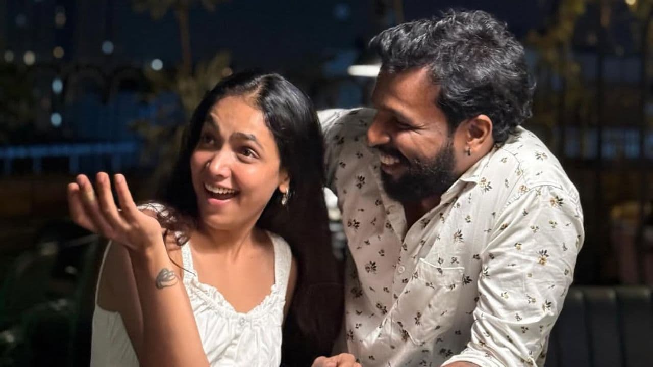 AI ಬಳಸಿ ಫೋಟೋ ಎಡಿಟ್ ಮಾಡಿ: ಮದುವೆ ವದಂತಿಗೆ ನಿರೂಪಕಿ ಅನುಪಮಾ ಗೌಡ ಖಡಕ್ ಉತ್ತರ! | Kannada Tv Anchor Actress Anupama Gowda Clarifies Marriage Rumors And Viral Post With Best Friend Raaghav Mrq AI ಬಳಸಿ ಫೋಟೋ ಎಡಿಟ್ ಮಾಡಿ: ಮದುವೆ ವದಂತಿಗೆ ನಿರೂಪಕಿ ಅನುಪಮಾ ಗೌಡ ಖಡಕ್ ಉತ್ತರ! | Kannada Tv Anchor Actress Anupama Gowda Clarifies Marriage Rumors And Viral Post With Best Friend Raaghav Mrq