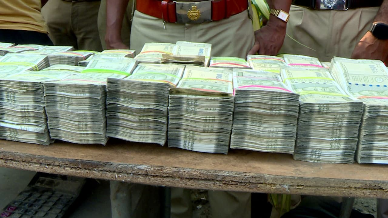 ಉದ್ಯೋಗದ ಹೆಸರಲ್ಲಿ ಕೋಟ್ಯಂತರ ರು. ಪಡೆದು ವಂಚನೆ ಪ್ರಕರಣದಲ್ಲಿ ಬಂಧಿತರ ಸಂಖ್ಯೆ ಏರಿಕೆ | Arrests Mount In Multi Crore Job Fraud Case ಉದ್ಯೋಗದ ಹೆಸರಲ್ಲಿ ಕೋಟ್ಯಂತರ ರು. ಪಡೆದು ವಂಚನೆ ಪ್ರಕರಣದಲ್ಲಿ ಬಂಧಿತರ ಸಂಖ್ಯೆ ಏರಿಕೆ | Arrests Mount In Multi Crore Job Fraud Case