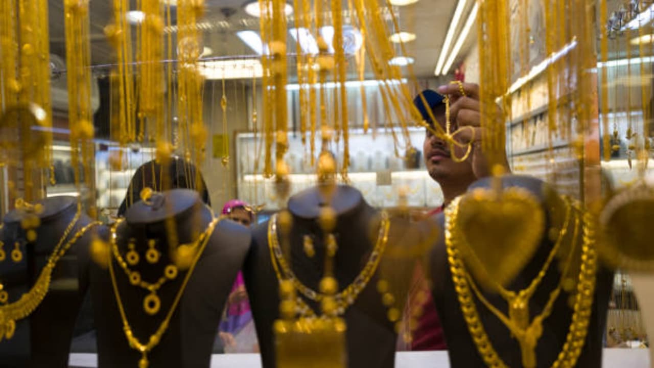 Gold Price Today Kolkata: মঙ্গলবার কমলো সোনার দাম!২২ ২৪ ক্যারেট সোনা দেশের কোথায় কত দামে বিক্রি হচ্ছে জেনে নিন