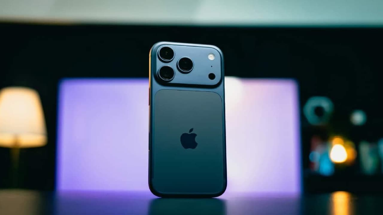 No Internet? No Problem: iPhones May Soon Share Maps & Photos Offline