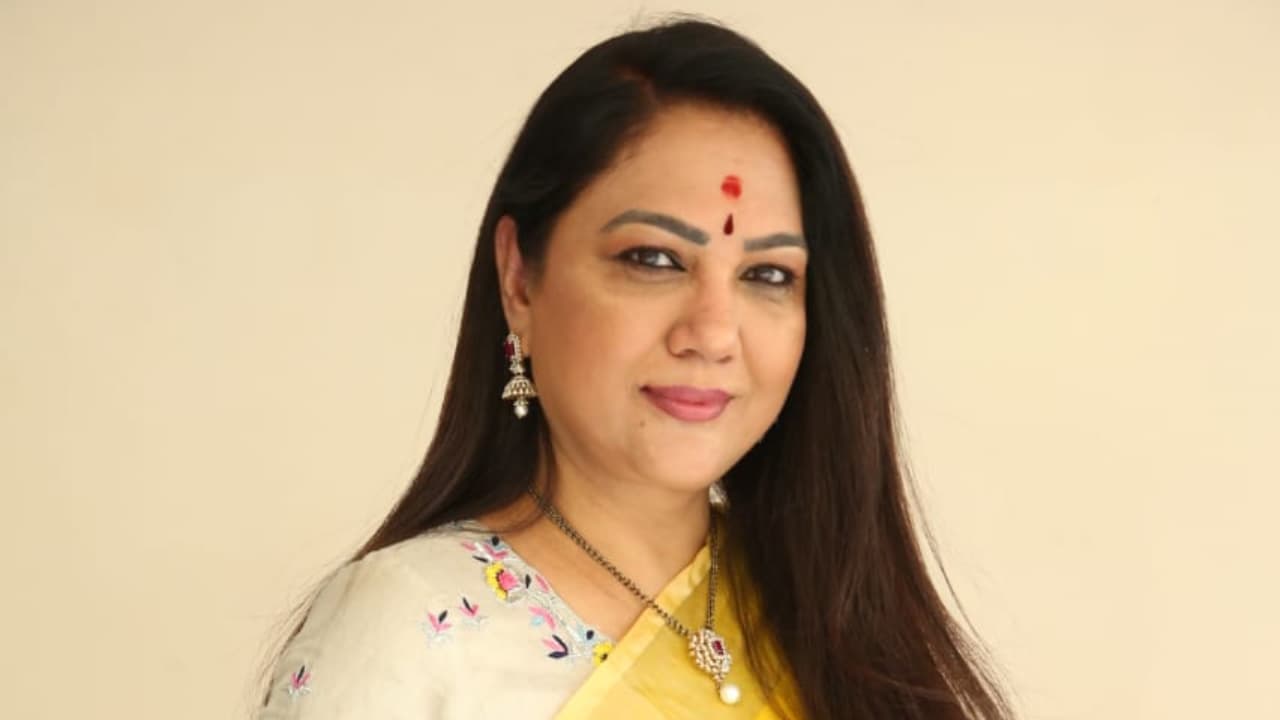 చంపేస్తానేమో అని భయం వేసింది.. డిప్రెషన్ నుంచి హేమ ఎలా బయటపడిందో తెలిస్తే షాక్ అవుతారు చంపేస్తానేమో అని భయం వేసింది.. డిప్రెషన్ నుంచి హేమ ఎలా బయటపడిందో తెలిస్తే షాక్ అవుతారు