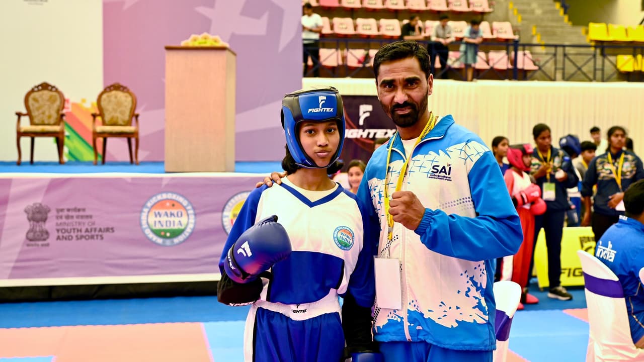 ಖೇಲೋ ಇಂಡಿಯಾ ಕಿಕ್ ಬಾಕ್ಸಿಂಗ್: ಕನ್ನಡ ಕುವರಿ ದಾನ್ವಿ ಸುರೇಶ್ ಗೌಡಗೆ ಬೆಳ್ಳಿ ಪದಕ ಖೇಲೋ ಇಂಡಿಯಾ ಕಿಕ್ ಬಾಕ್ಸಿಂಗ್: ಕನ್ನಡ ಕುವರಿ ದಾನ್ವಿ ಸುರೇಶ್ ಗೌಡಗೆ ಬೆಳ್ಳಿ ಪದಕ