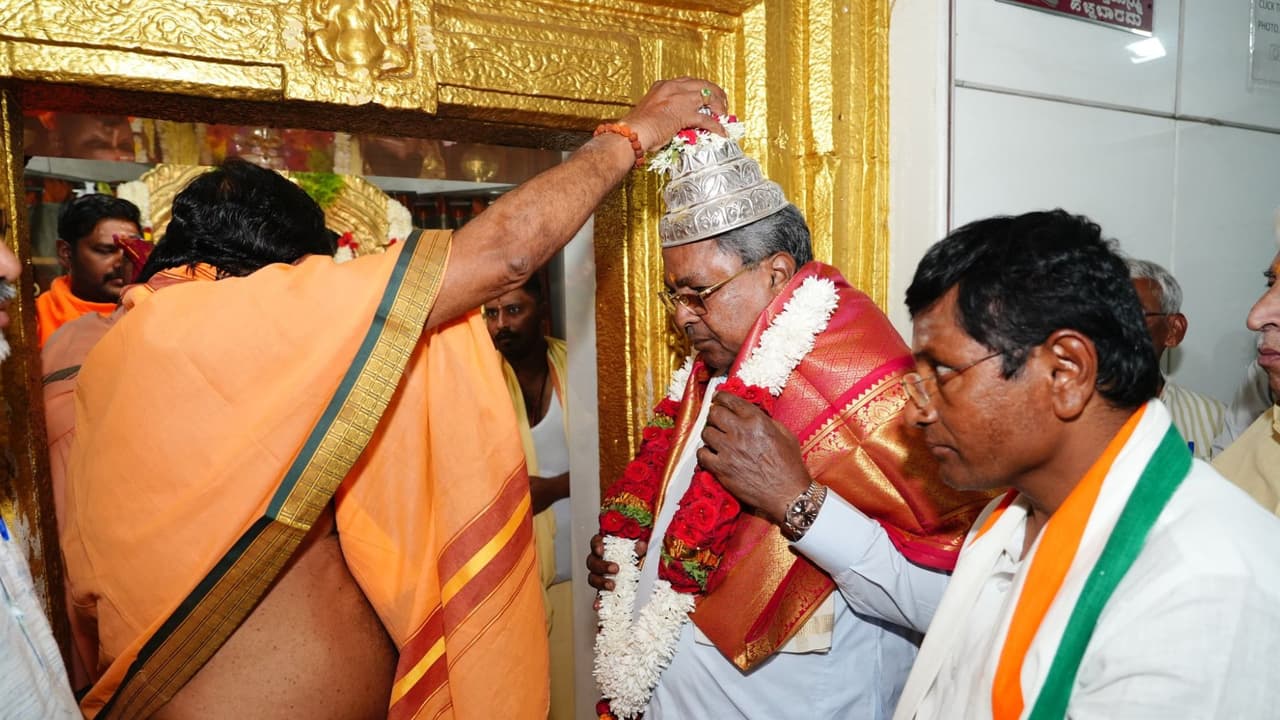 ಕಾಂಗ್ರೆಸ್ ಪರ ಮಾತ ಯಾಚನೆ ಮಾಡಲು ನಾಳೆ ಸಿಎಂ ಕೇರಳಕ್ಕೆ | Siddaramaiah Kerala election campaign | Karnataka Cm Siddaramaiah To Campaign For Congress In Kerala Tomorrow Rav ಕಾಂಗ್ರೆಸ್ ಪರ ಮಾತ ಯಾಚನೆ ಮಾಡಲು ನಾಳೆ ಸಿಎಂ ಕೇರಳಕ್ಕೆ | Siddaramaiah Kerala election campaign | Karnataka Cm Siddaramaiah To Campaign For Congress In Kerala Tomorrow Rav