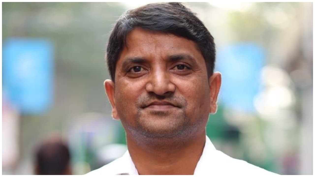 ಏಳು ನ್ಯಾಯಾಂಗ ಅಧಿಕಾರಿಗಳಿಗೆ ಮಾಲ್ಡಾ ದಿಗ್ಬಂದನ ಸಂಚುಕೋರ ಬೆಂಗಳೂರಿಗೆ ಪರಾರಿ ವೇಳೆ ಸೆರೆ, ಏರ್ಪೋರ್ಟಲ್ಲಿ ಬಂಧನ | Malda Gherao Case Lawyer Mofakkerul Islam Arrested 33 Held Mamata Banerjee Blames Bjp Congress Gdp ಏಳು ನ್ಯಾಯಾಂಗ ಅಧಿಕಾರಿಗಳಿಗೆ ಮಾಲ್ಡಾ ದಿಗ್ಬಂದನ ಸಂಚುಕೋರ ಬೆಂಗಳೂರಿಗೆ ಪರಾರಿ ವೇಳೆ ಸೆರೆ, ಏರ್ಪೋರ್ಟಲ್ಲಿ ಬಂಧನ | Malda Gherao Case Lawyer Mofakkerul Islam Arrested 33 Held Mamata Banerjee Blames Bjp Congress Gdp