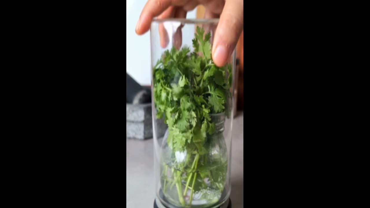 Coriander: ಮಣ್ಣು, ಕುಂಡ ಎರಡೂ ಬೇಡ; ವೇಸ್ಟ್ ಪ್ಲಾಸ್ಟಿಕ್ ಬಾಟಲಿಯಲ್ಲೇ ಗೊಂಚಲು ಕೊತ್ತಂಬರಿ ಬೆಳೆಸಿ!