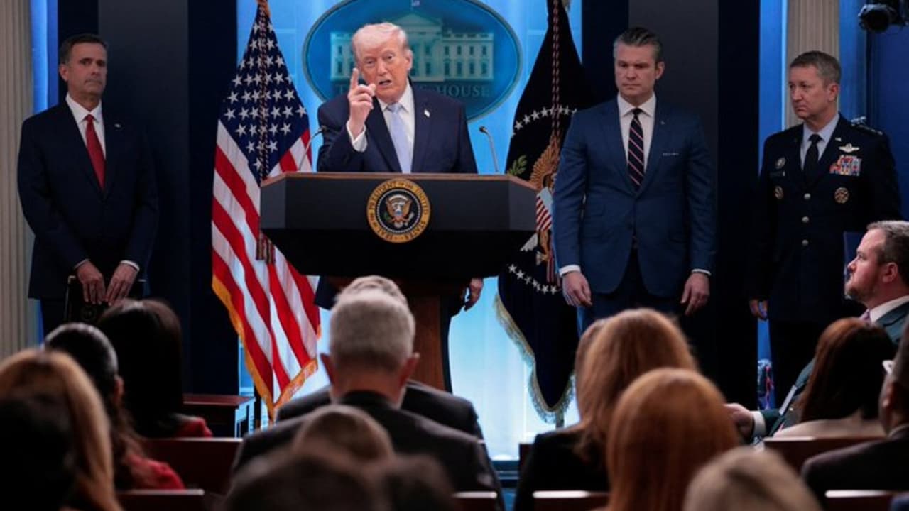 US President Donald Trump has issued a strong warning to Iran, saying “a whole civilisation will die tonight” if no agreement is reached before the latest deadline. The warning is linked to tensions over the Strait of Hormuz, a key oil route. While Trump has repeatedly extended deadlines, uncertainty remains over possible US action.