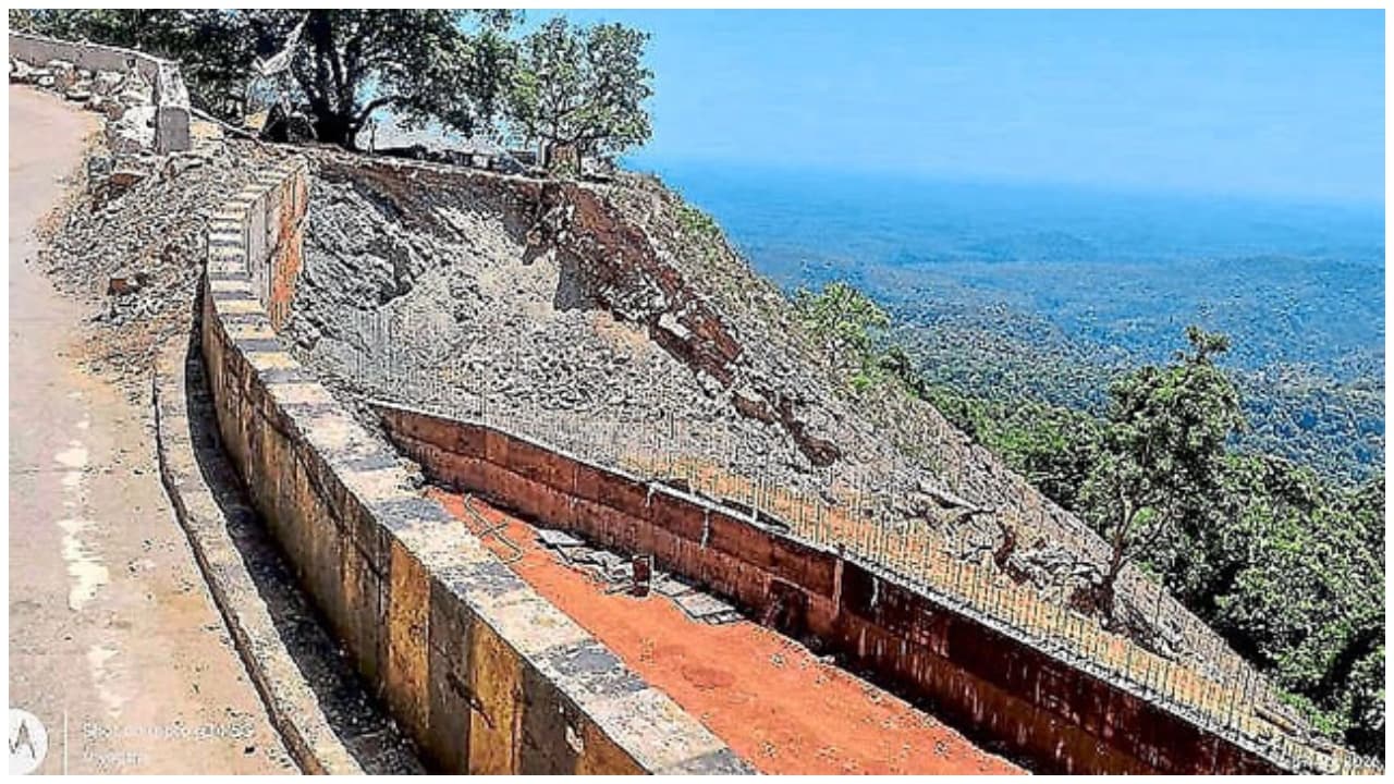 ಕುಂದಾಪುರ–ತೀರ್ಥಹಳ್ಳಿ ಸಂಪರ್ಕಿಸುವ ಬಾಳೆಬರೆ ಘಾಟಿ ಸಂಪೂರ್ಣ ಬಂದ್! ಪರ್ಯಾಯವಾಗಿ ಈ ಮಾರ್ಗ ಬಳಸಿ | Balebare Ghat Closed Due To Landslide On Nh 52 Between Kundapura And Thirthahalli Alternate Routes Announced Gdp ಕುಂದಾಪುರ–ತೀರ್ಥಹಳ್ಳಿ ಸಂಪರ್ಕಿಸುವ ಬಾಳೆಬರೆ ಘಾಟಿ ಸಂಪೂರ್ಣ ಬಂದ್! ಪರ್ಯಾಯವಾಗಿ ಈ ಮಾರ್ಗ ಬಳಸಿ | Balebare Ghat Closed Due To Landslide On Nh 52 Between Kundapura And Thirthahalli Alternate Routes Announced Gdp