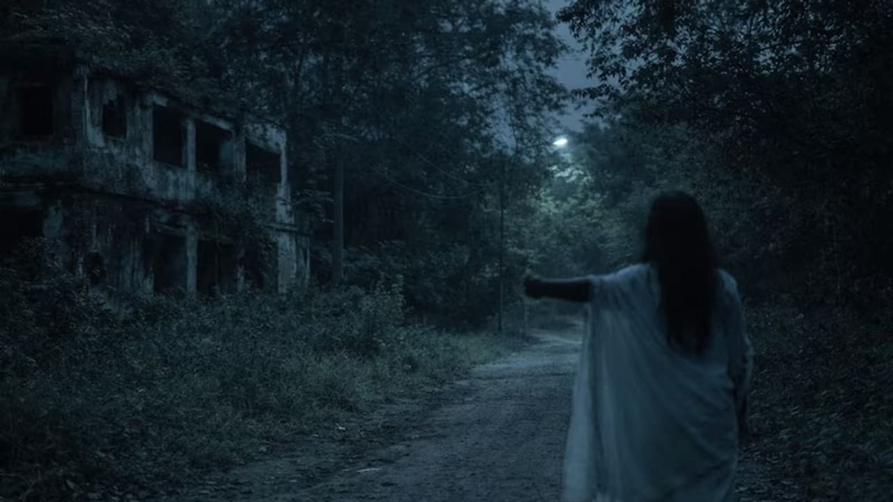 ರಾರಾ ಲಿಫ್ಟ್ ಕೊಡು ಬಾರಾ… ಬಿಳಿಸೀರೆಯಲ್ಲಿ ಲಿಫ್ಟ್ ಕೇಳೋ ಚೆಲುವೆ: ವಾಹನ ನಿಲ್ಲಿಸಿದರೆ ಕತೆ ಮುಗಿದಂತೆ ರಾರಾ ಲಿಫ್ಟ್ ಕೊಡು ಬಾರಾ… ಬಿಳಿಸೀರೆಯಲ್ಲಿ ಲಿಫ್ಟ್ ಕೇಳೋ ಚೆಲುವೆ: ವಾಹನ ನಿಲ್ಲಿಸಿದರೆ ಕತೆ ಮುಗಿದಂತೆ