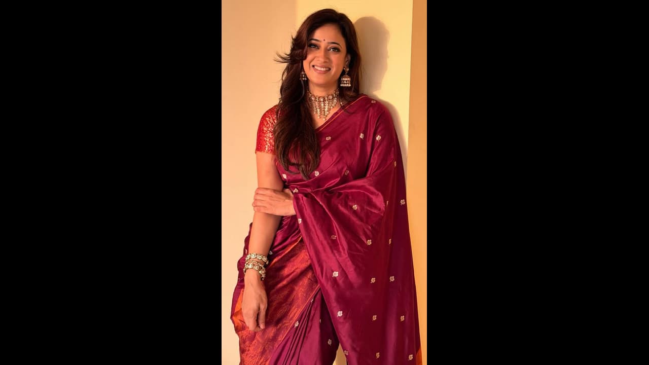 https://static.asianetnews.com/images/w-1280,h-720,format-jpg,imgid-01kpa9yk3r5p6vkzk648fwvf6k,imgname-sweta-tiwari-saree-looks-for-daughters-1776314961016.jpg