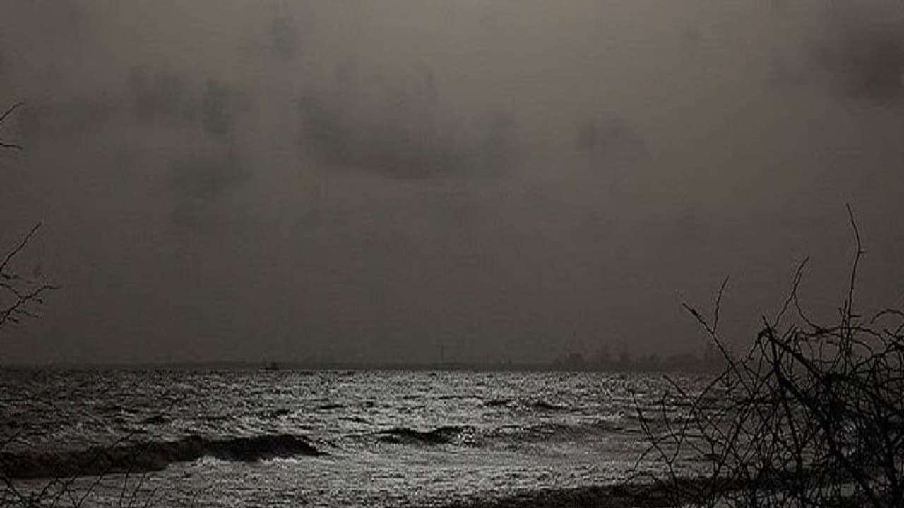 ಸಂಜೆಯಾಗುತ್ತಿದ್ದಂತೆ ಇಲ್ಲಿ ಕೇಳಿಸುತ್ತೆ ವಿಚಿತ್ರ ಸದ್ದು: ಅಳು ಕಿರುಚಾಟ, ಕಪ್ಪು ಮರಳಿನ ಬೀಚ್ನ ಭಯಾನಕ ರಹಸ್ಯ ಸಂಜೆಯಾಗುತ್ತಿದ್ದಂತೆ ಇಲ್ಲಿ ಕೇಳಿಸುತ್ತೆ ವಿಚಿತ್ರ ಸದ್ದು: ಅಳು ಕಿರುಚಾಟ, ಕಪ್ಪು ಮರಳಿನ ಬೀಚ್ನ ಭಯಾನಕ ರಹಸ್ಯ