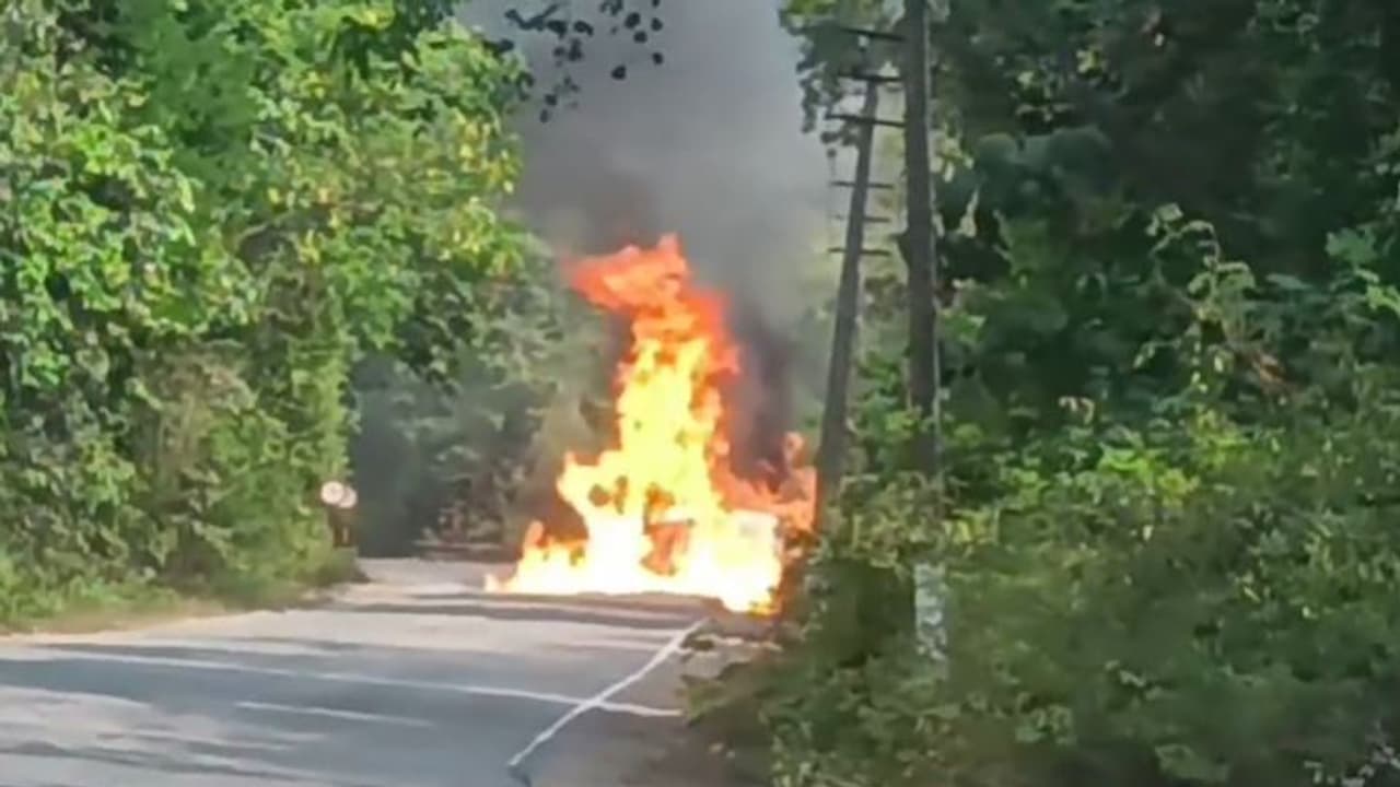 National Highway 52 accident: ಅಂಕೋಲಾ: ಹೆದ್ದಾರಿ 52ರಲ್ಲಿ ರಾಸಾಯನಿಕ ಟ್ಯಾಂಕರ್ ಸ್ಫೋಟ, ಚಾಲಕ ನಾಪತ್ತೆ | Chemical Tanker Explodes On National Highway 52 Near Ankola Driver Missing National Highway 52 accident: ಅಂಕೋಲಾ: ಹೆದ್ದಾರಿ 52ರಲ್ಲಿ ರಾಸಾಯನಿಕ ಟ್ಯಾಂಕರ್ ಸ್ಫೋಟ, ಚಾಲಕ ನಾಪತ್ತೆ | Chemical Tanker Explodes On National Highway 52 Near Ankola Driver Missing