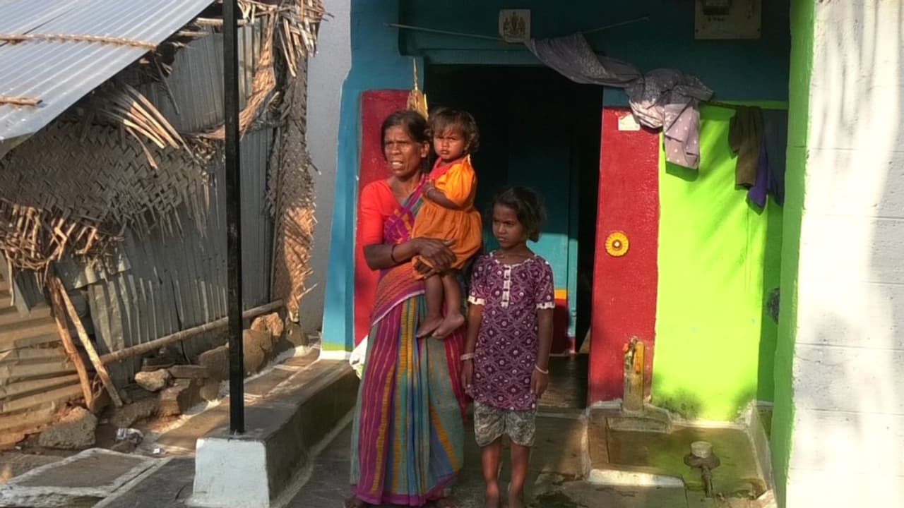 ಅನಾಥ ಕಂದಮ್ಮಗಳಿಗೆ ಆಧಾರ್ ಕೂಡ ಸಿಗದೇ ಸಂಕಷ್ಟ: ಚಾಮರಾಜನಗರದಲ್ಲಿ ಕರುಣಾಜನಕ ಘಟನೆ | Chamarajanagar Orphan Children Aadhaar Card Help Needed Gvd ಅನಾಥ ಕಂದಮ್ಮಗಳಿಗೆ ಆಧಾರ್ ಕೂಡ ಸಿಗದೇ ಸಂಕಷ್ಟ: ಚಾಮರಾಜನಗರದಲ್ಲಿ ಕರುಣಾಜನಕ ಘಟನೆ | Chamarajanagar Orphan Children Aadhaar Card Help Needed Gvd