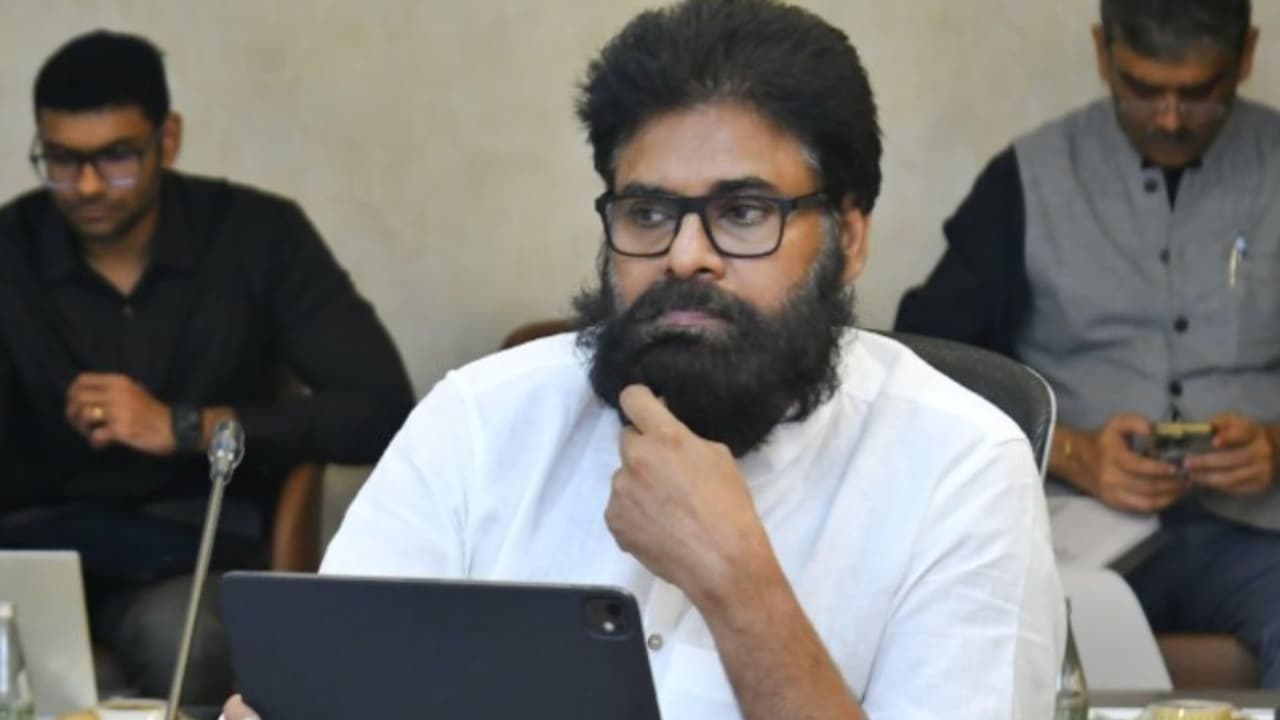పవన్ కళ్యాణ్ కి సర్జరీ, 2 నెలల్లో మరో ఆపరేషన్ , అభిమానులే కారణం.. ఇప్పుడు ఎలా ఉన్నారంటే