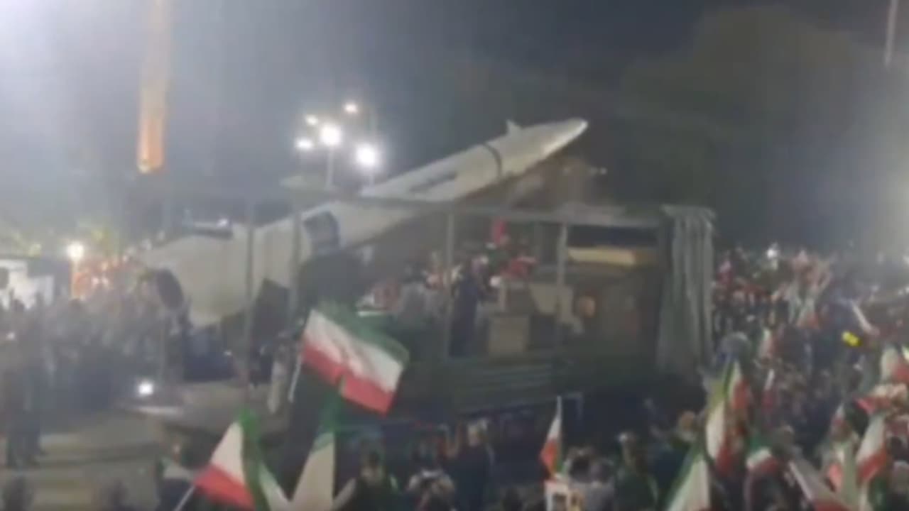 Iran Displays Powerful Ballistic Missiles at Nationwide Rallies Amid Tensions (WATCH)