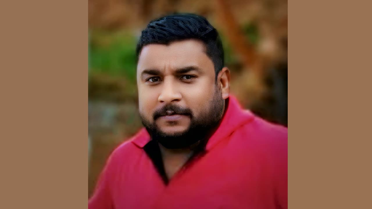 രണ്ട് ദിവസമായി കണ്ടില്ല, കൂട്ടുകാർ ജിപിഎസ് പിന്തുടർന്നെത്തിയപ്പോൾ മലയാളി ഡ്രൈവർ വാഹനത്തിൽ മരിച്ച നിലയിൽ - Asianet News Malayalam