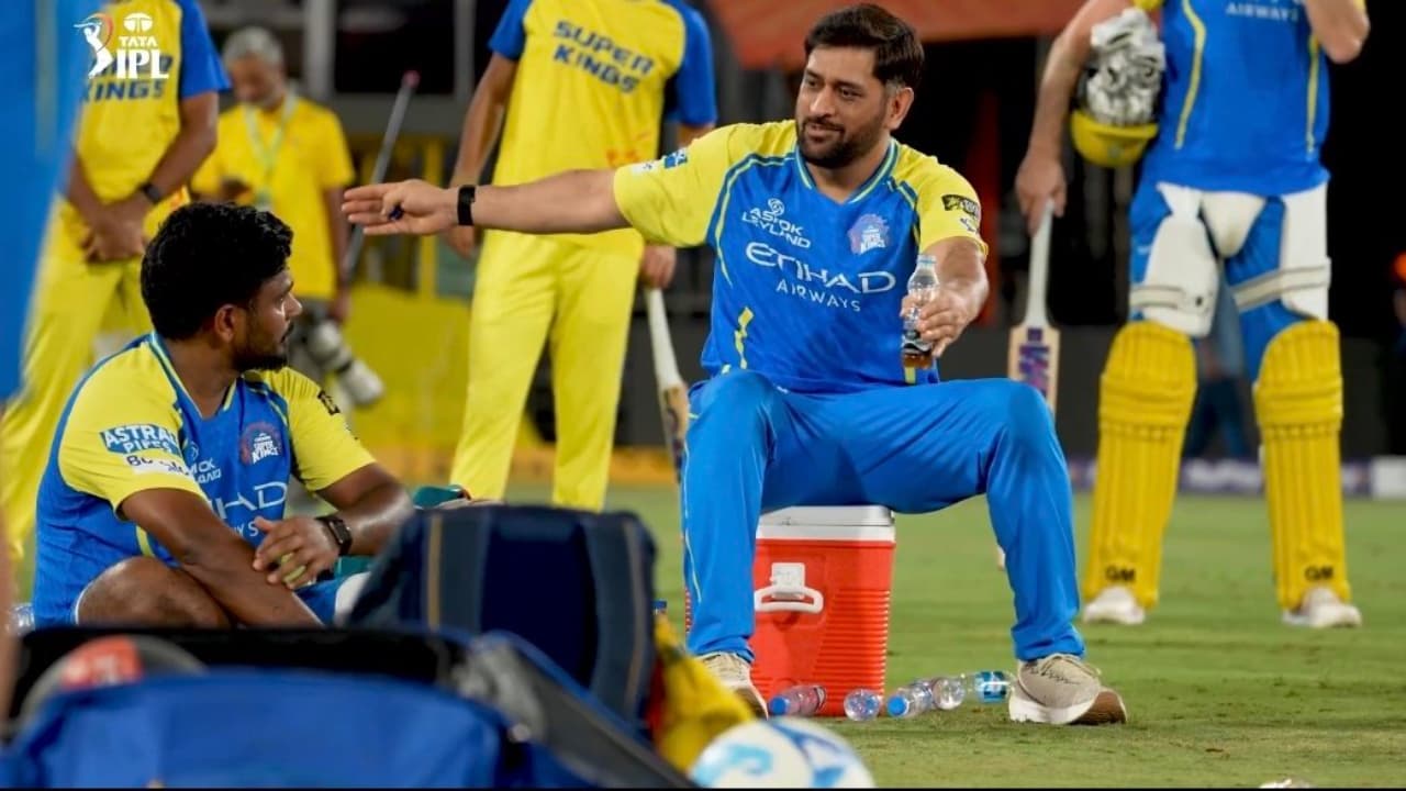 ഫിറ്റായിട്ടും ധോണി എന്തുകൊണ്ട് കളിക്കുന്നില്ല?, 'തല'യുടെ വിട്ടുനിൽക്കലിന് പിന്നിൽ ആരും പ്രതീക്ഷിക്കാത്ത ഒരു കാരണം - Asianet News Malayalam