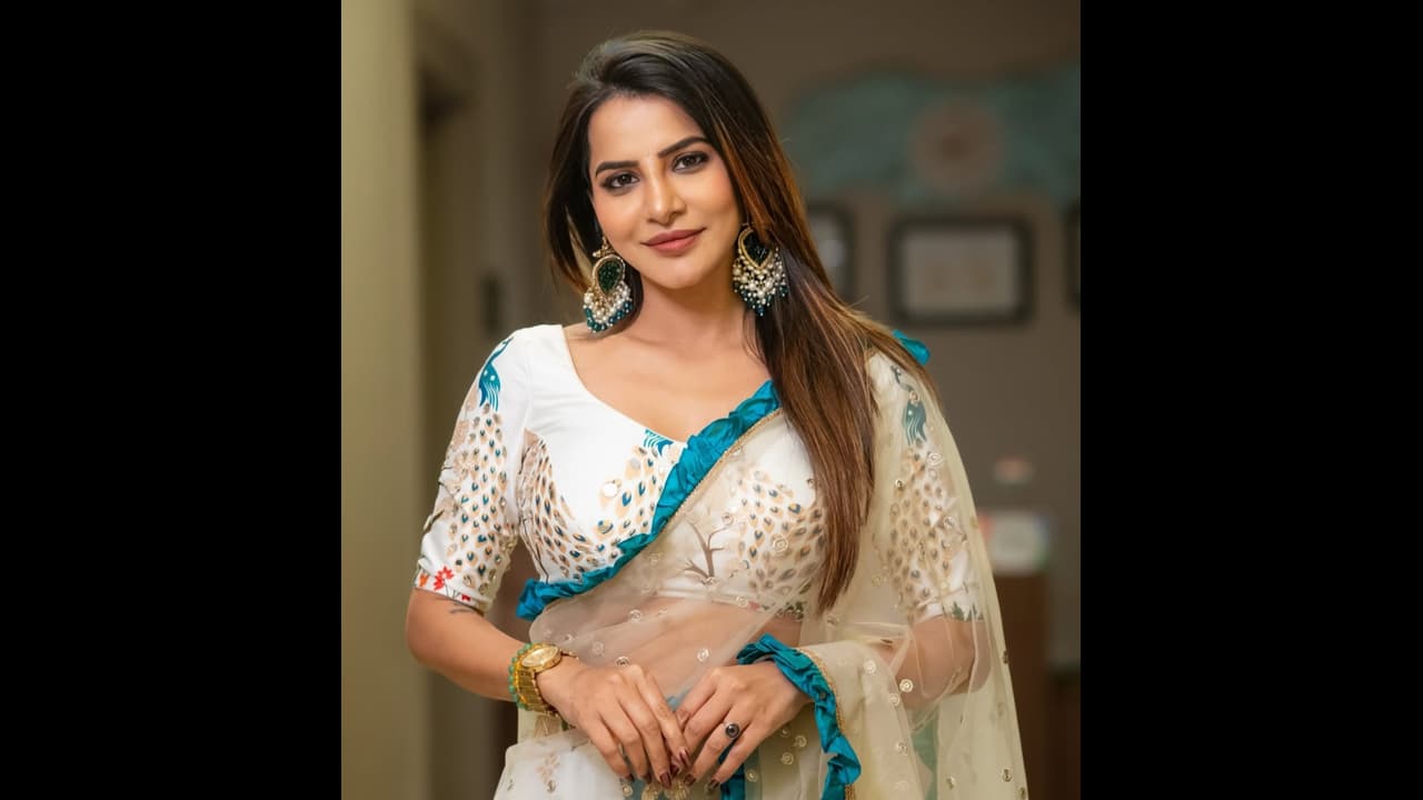 Ashu Reddy Controversy: ఆషు రెడ్డి 9.83కోట్ల వివాదం, రంగంలోకి ...