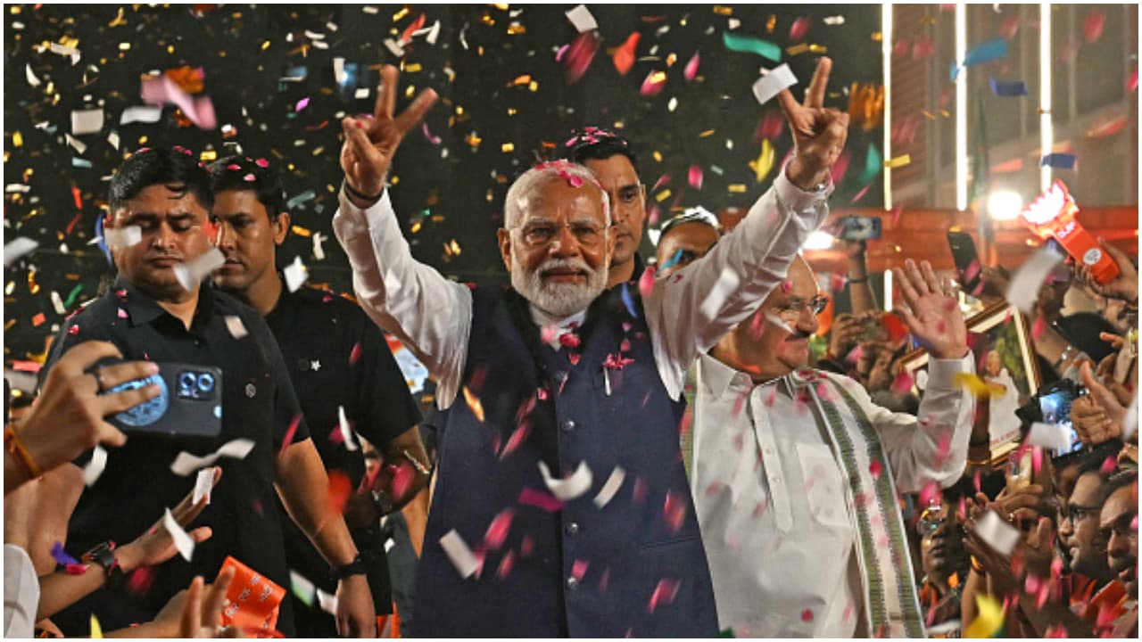 ഗുജറാത്തിൽ ബിജെപി കൊടുങ്കാറ്റ്, 15 കോർപ്പറേഷനും തൂത്തുവാരി, 34 ൽ 33 ജില്ലാ പഞ്ചായത്തിലും മുൻതൂക്കം, കോൺഗ്രസിന് നിരാശ; സദ്ഭരണ വോട്ടെന്ന് പ്രധാനമന്ത്രി - Asianet News Malayalam