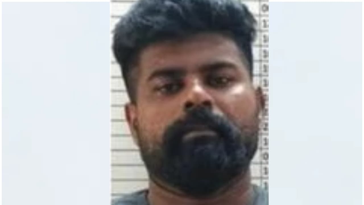 മലബാര്‍ എക്‌സ്പ്രസിലെ എ സി കമ്പാര്‍ട്ട്‌മെന്റില്‍ വിദ്യാര്‍ത്ഥിയുടെ ഒരു ലക്ഷത്തിന്റെ ലാപ്‌ടോപ്പ് മോഷ്ടിച്ചു, സിസിടിവി പരിശോധിച്ചു, യുവാവ് പിടിയില്‍ - Asianet News Malayalam