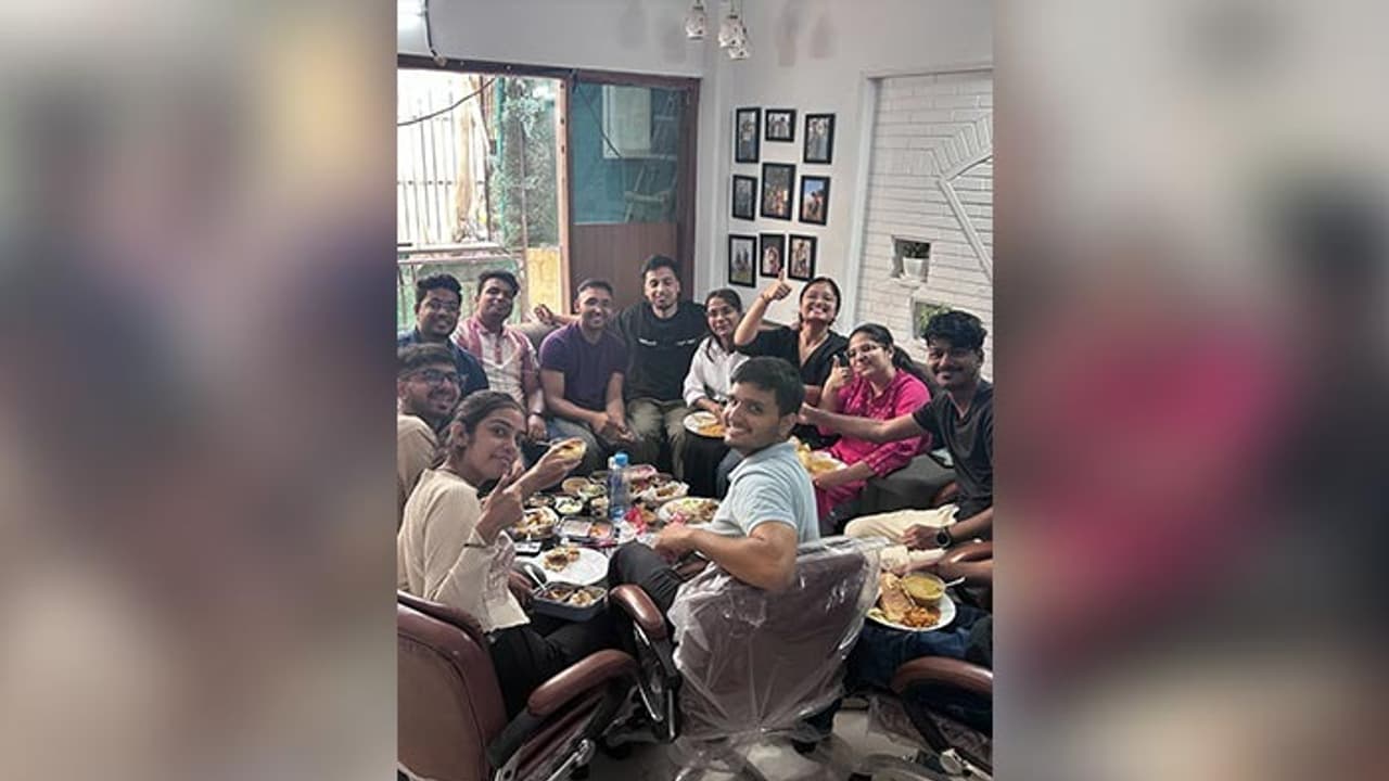 Viral Post | This Mumbai Founder Pauses Work Daily for 1-Hour ‘Picnic’ With Team — The Internet Is Intrigued
