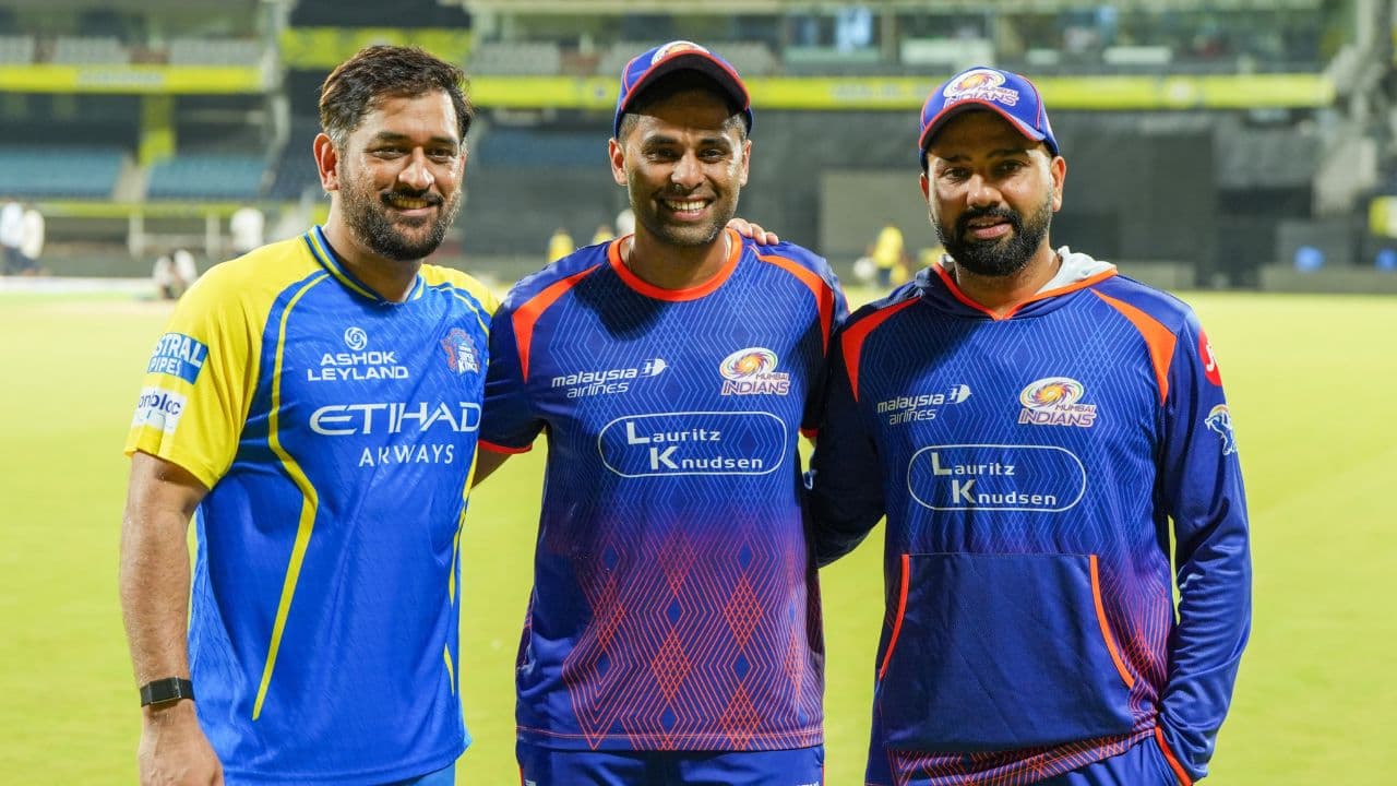 Three T20 World Cup-winning captains unite in one frame as Dhoni, Rohit, Suryakumar face injury clouds — image 2