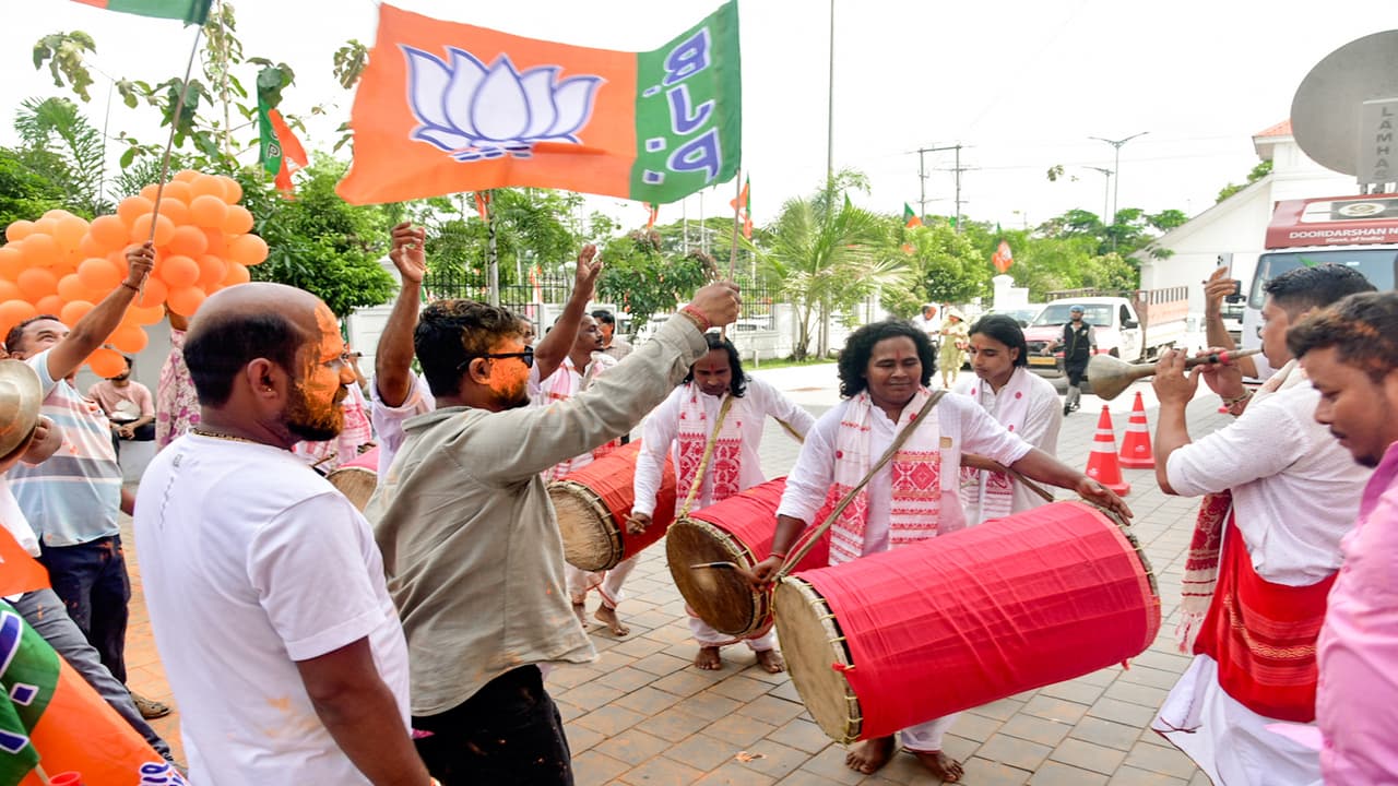 ബംഗാളിൽ മൂന്ന് ദിവസത്തിനപ്പുറം ഭരണമേൽക്കാൻ ബിജെപി നീക്കം, ടാഗോര്‍ ദിനത്തിൽ സത്യപ്രതിജ്ഞ? വ്യാപക അക്രമം എന്ന് തൃണമൂൽ - Asianet News Malayalam