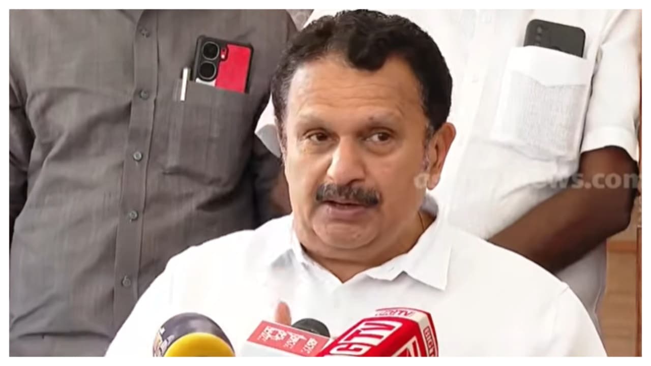 കോൺഗ്രസിലെ മുഖ്യമന്ത്രി ചർച്ച: ജനം ഇതൊക്കെ ആസ്വദിക്കുന്നുണ്ടെന്ന് കെ മുരളീധരൻ