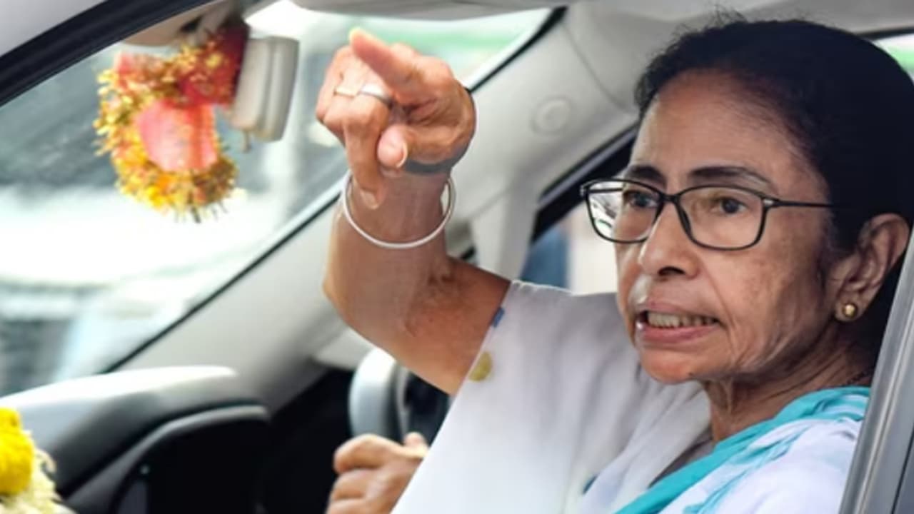 'उसे धक्के देकर बाहर निकालो': अरे! ममता बनर्जी को लेकर ये क्या और क्यों बोल गए महेश जेठमलानी?
