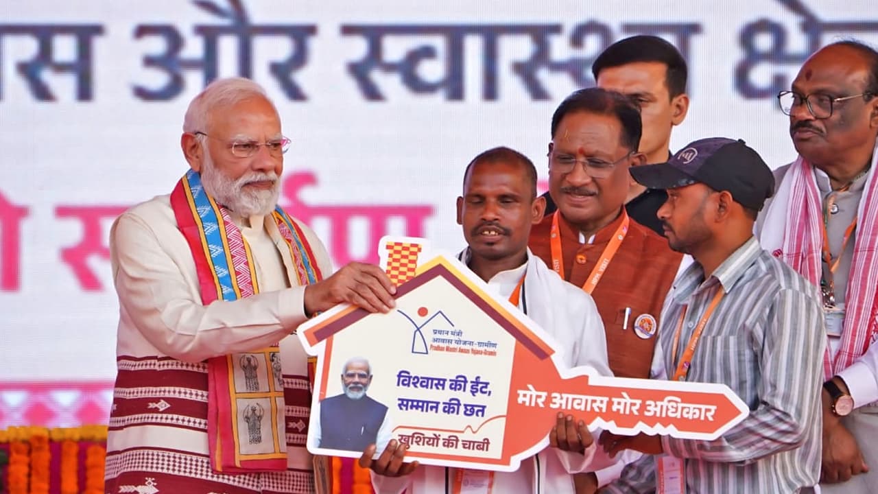 छत्तीसगढ़ में दृष्टिबाधित दंपति की पीएम आवास और मनरेगा से नई शुरुआत