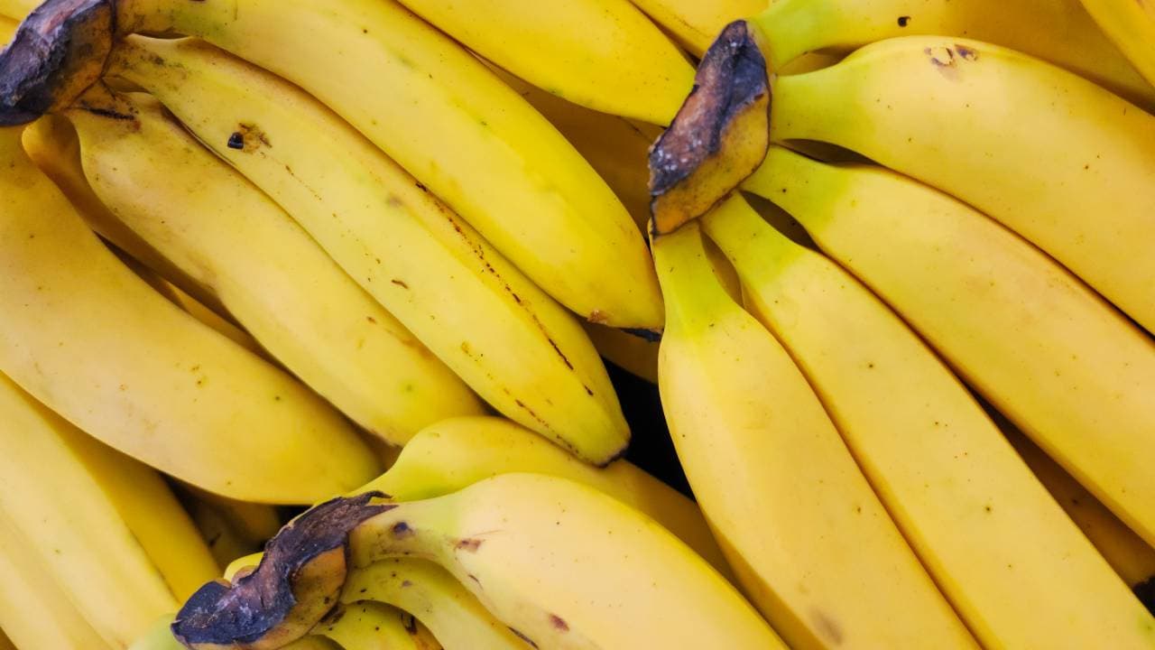 Banana : வாழைப்பழம் 10 நாள் ஆனாலும் கெட்டுபோகாமல் பிரெஷ்ஷா இருக்கணுமா? இந்த 3 டிப்ஸ் பாலோ பண்ணுங்க!