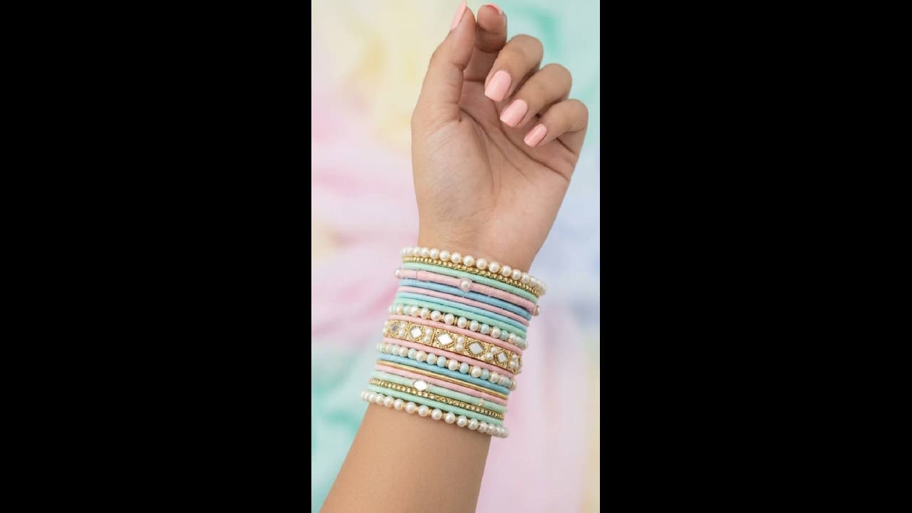 Bangle Designs : உங்கள் கைகளின் அழகை ரெட்டிப்பாக்கும் வளையல்கள்!