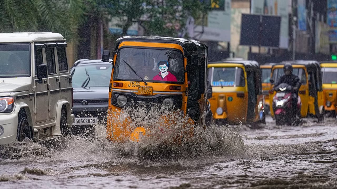 Tamil Nadu Weather Update: தமிழகத்தில் ஒரு வாரம் வெளுக்கப்போகும் கனமழை.. சென்னையிலும் வெயிலுக்கு ரெஸ்ட்!