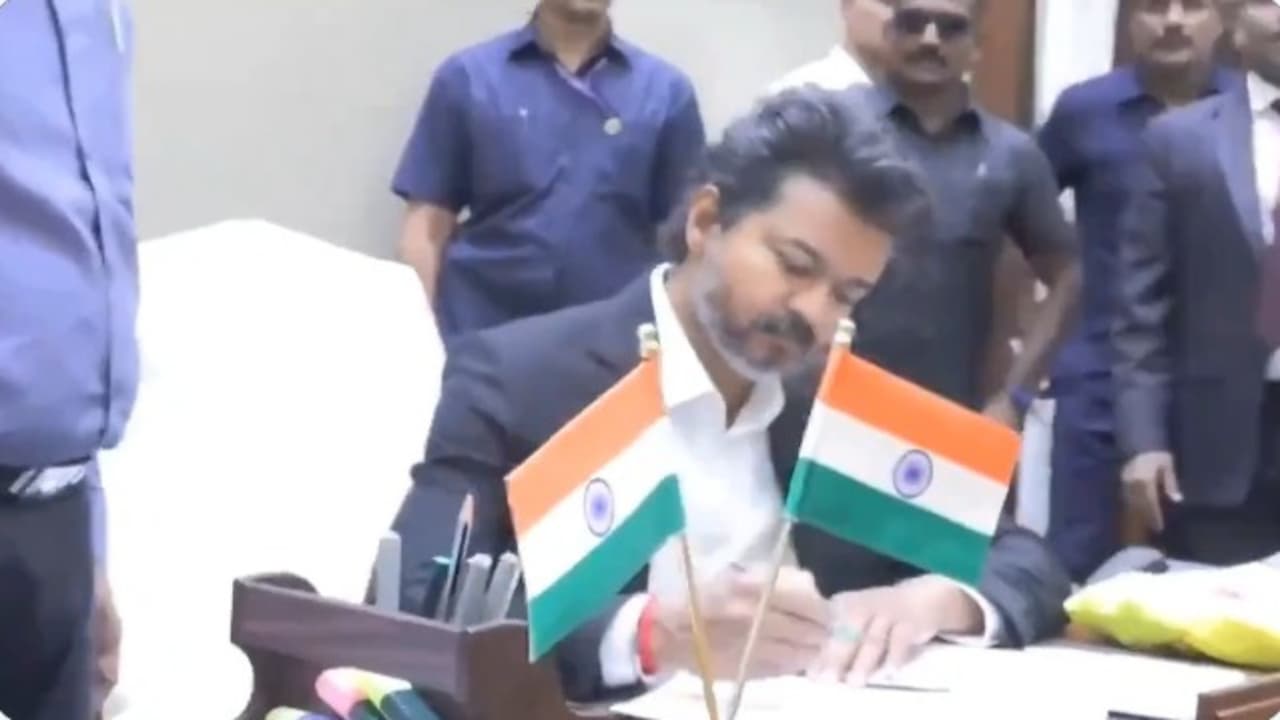 பதவியேற்ற முதல் நாளே ராஜினாமா செய்த விஜய்..! திருச்சி கிழக்கில் மீண்டும் இடைத் தேர்தல்..